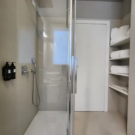 Olmo Luxury - By Myhomeincomo קומו